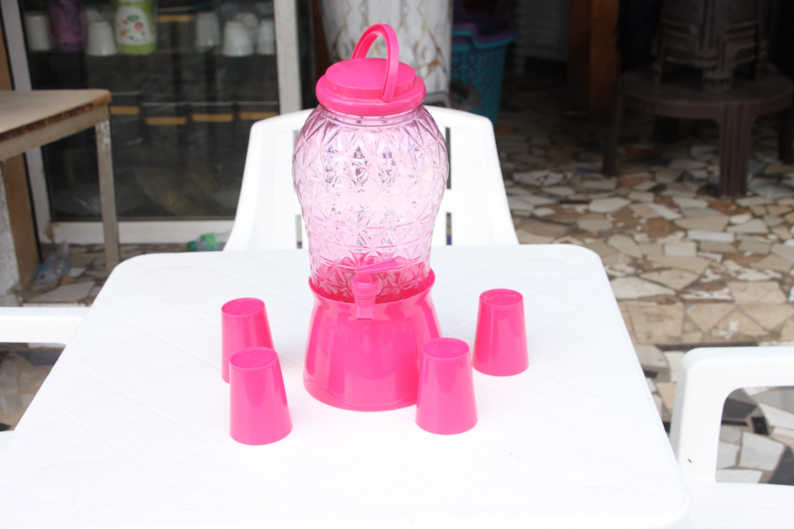 Fontaine avec 4 Tasses – Disponible en Rose ou Bleu