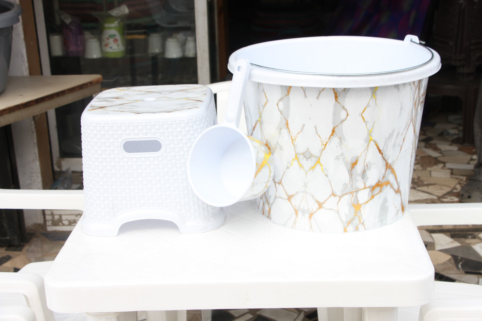 Ensemble Complet Marbré Blanc – Seaux, Tabourets et Pot avec Manches