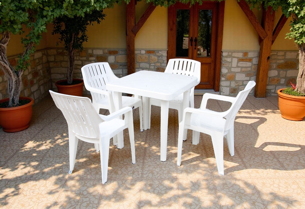 Table carrée en plastique avec 4 chaises – Blanche